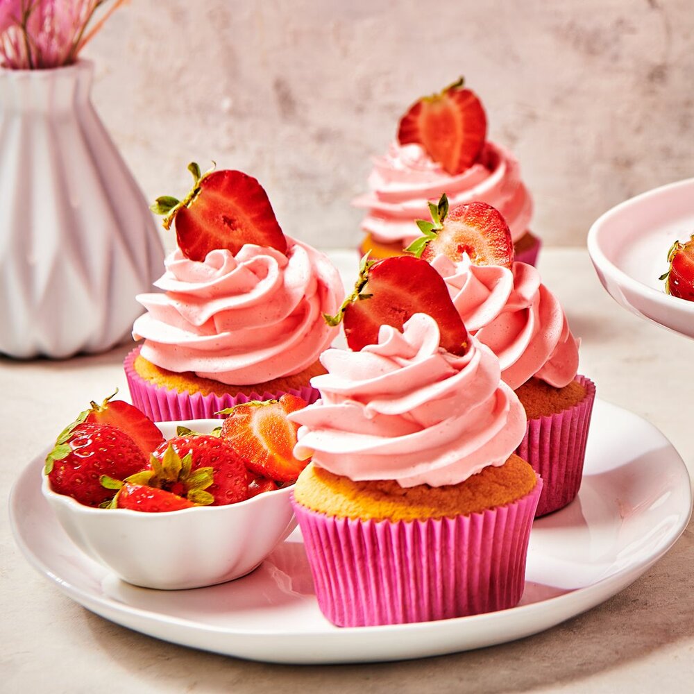 FunCakes Mix for Enchanted Cream&reg; Strawberry 900g
