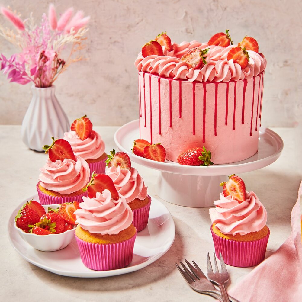 FunCakes Mix for Enchanted Cream&reg; Strawberry 900g