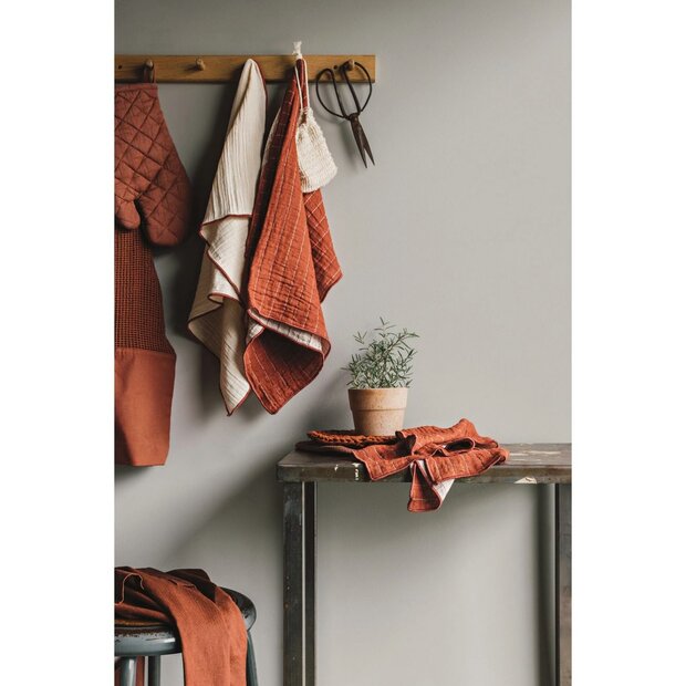 Danica Brands Stonewash Apron &ndash; Cinnamon Stick