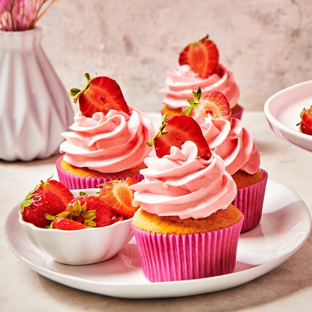 FunCakes Mix for Enchanted Cream&reg; Strawberry 450g