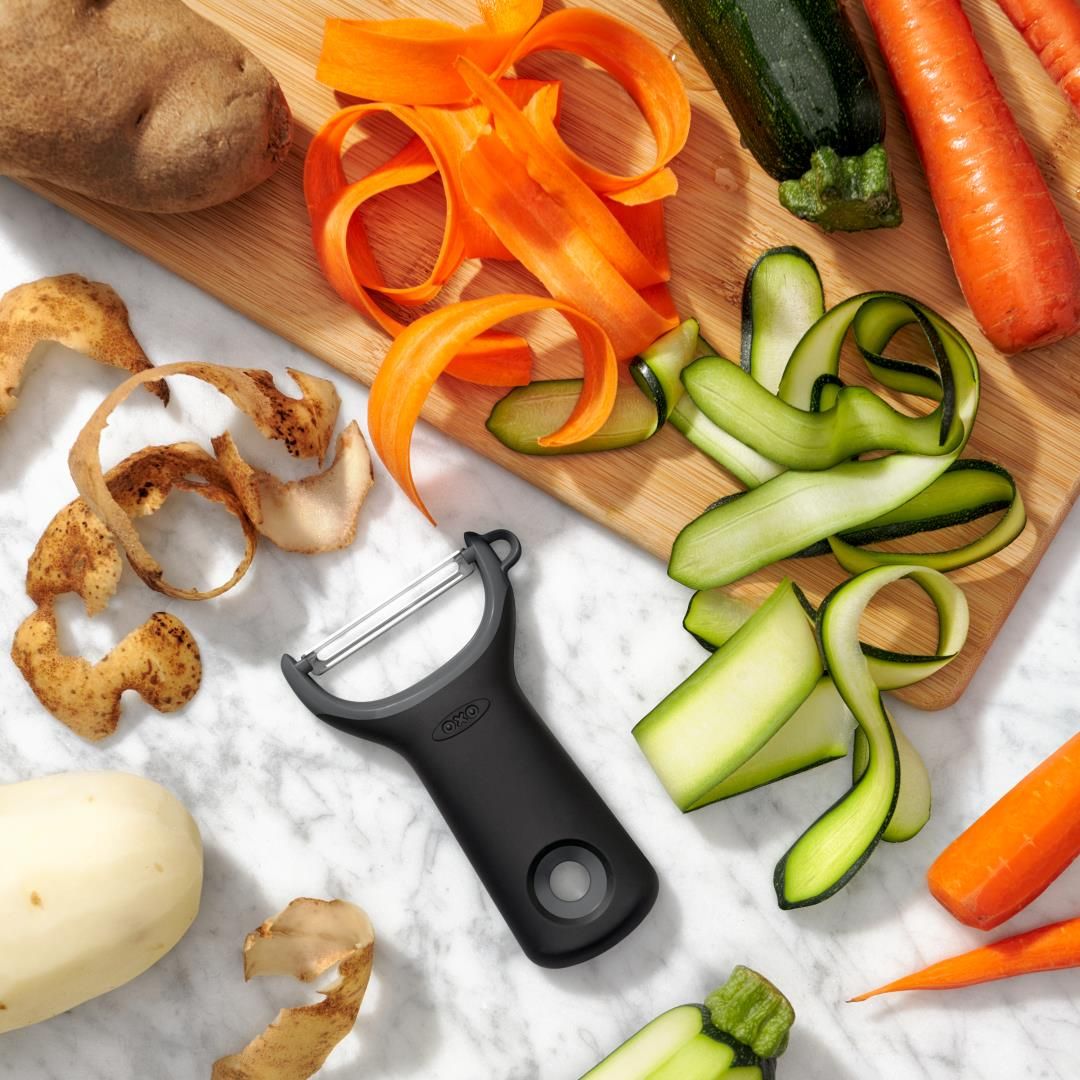 Good Grips Éplucheur en Y en acier inoxydable avec poignée antidérapante et  lame tranchante, pour légumes, pommes de terre, fruits, légumes, carottes